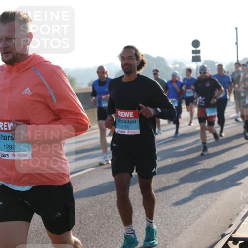 03.10.2025 - Köhlbrandbrückenlauf Lena Gebhardt http://msf.ph/oto/9054890 03.10.2025 09:16:43 Position 1 1292, 1550 meine-sportfotos.de