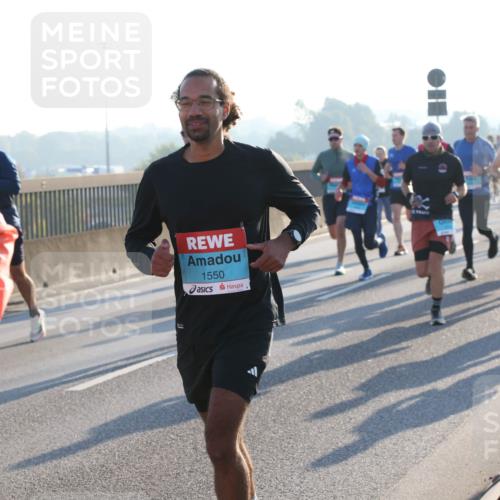 03.10.2025 - Köhlbrandbrückenlauf Lena Gebhardt http://msf.ph/oto/9054902 03.10.2025 09:16:43 Position 1 1550 meine-sportfotos.de