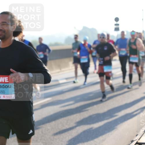 03.10.2025 - Köhlbrandbrückenlauf Lena Gebhardt http://msf.ph/oto/9054918 03.10.2025 09:16:43 Position 1 1550 meine-sportfotos.de