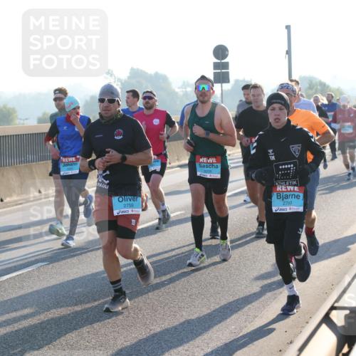 03.10.2025 - Köhlbrandbrückenlauf Lena Gebhardt http://msf.ph/oto/9054947 03.10.2025 09:16:44 Position 1 2759, 3205, 2760 meine-sportfotos.de
