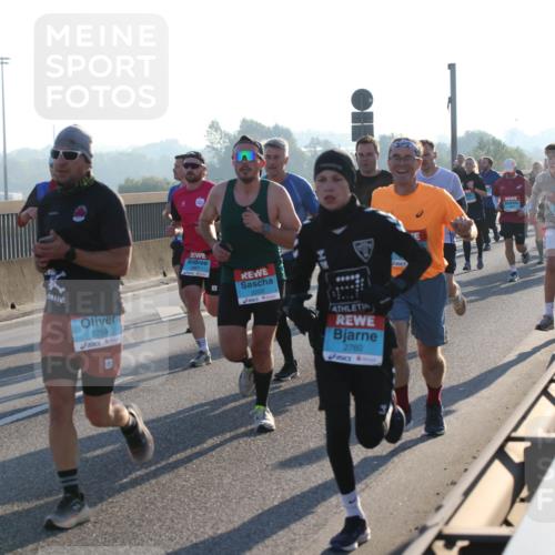 03.10.2025 - Köhlbrandbrückenlauf Lena Gebhardt http://msf.ph/oto/9054973 03.10.2025 09:16:45 Position 1 2759, 3205, 2760 meine-sportfotos.de