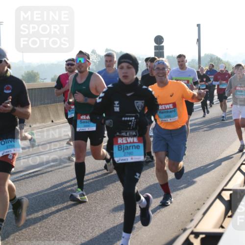 03.10.2025 - Köhlbrandbrückenlauf Lena Gebhardt http://msf.ph/oto/9054979 03.10.2025 09:16:45 Position 1 2759, 3205, 2760, 3495, 1396 meine-sportfotos.de
