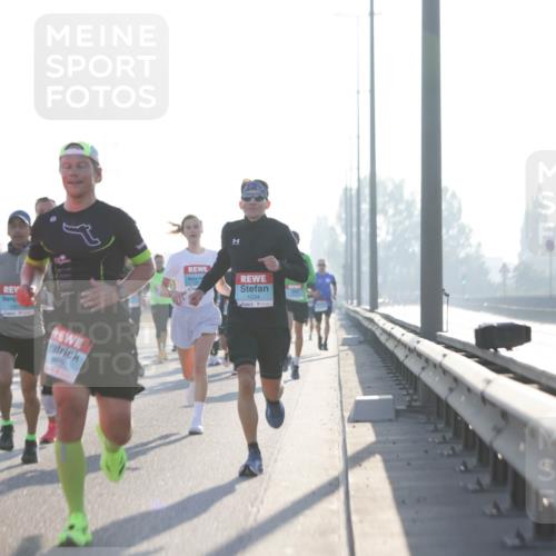 03.10.2025 - Köhlbrandbrückenlauf Jannik Wohlers http://msf.ph/oto/9054994 03.10.2025 09:12:40 Position 3 1012, 1009, 1034 meine-sportfotos.de