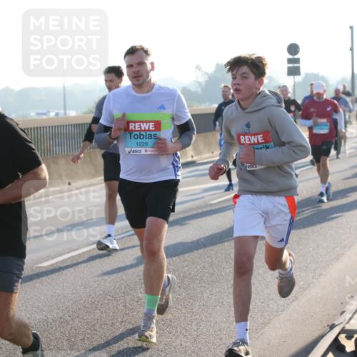 03.10.2025 - Köhlbrandbrückenlauf Lena Gebhardt http://msf.ph/oto/9055059 03.10.2025 09:16:47 Position 1 1146, 1226 meine-sportfotos.de