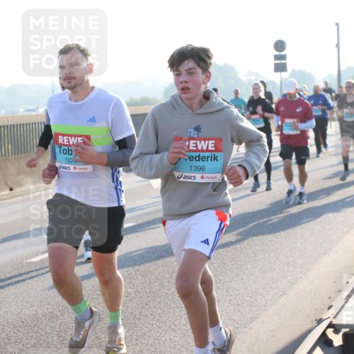 03.10.2025 - Köhlbrandbrückenlauf Lena Gebhardt http://msf.ph/oto/9055068 03.10.2025 09:16:47 Position 1 1220, 1396 meine-sportfotos.de