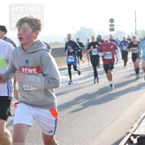 03.10.2025 - Köhlbrandbrückenlauf Lena Gebhardt http://msf.ph/oto/9055083 03.10.2025 09:16:48 Position 1 1226 meine-sportfotos.de