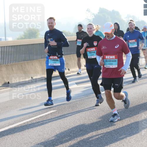 03.10.2025 - Köhlbrandbrückenlauf Lena Gebhardt http://msf.ph/oto/9055100 03.10.2025 09:16:48 Position 1 1262, 3568, 1033, 18 meine-sportfotos.de