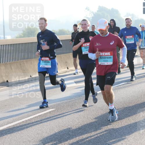 03.10.2025 - Köhlbrandbrückenlauf Lena Gebhardt http://msf.ph/oto/9055115 03.10.2025 09:16:48 Position 1 1262, 356, 3, 1033, 1249, 18, 3316 meine-sportfotos.de