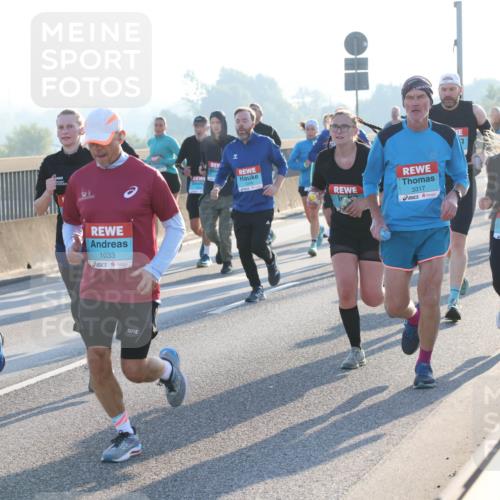 03.10.2025 - Köhlbrandbrückenlauf Lena Gebhardt http://msf.ph/oto/9055156 03.10.2025 09:16:49 Position 1 1262, 738, 1033, 3317, 3174 meine-sportfotos.de