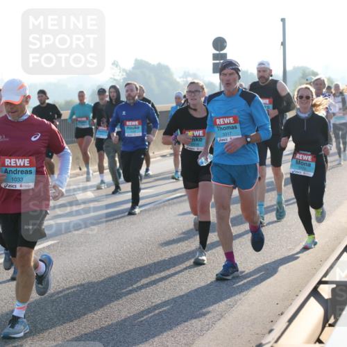 03.10.2025 - Köhlbrandbrückenlauf Lena Gebhardt http://msf.ph/oto/9055158 03.10.2025 09:16:49 Position 1 1033, 3316, 3317, 3174 meine-sportfotos.de