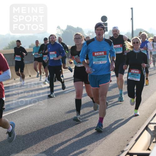 03.10.2025 - Köhlbrandbrückenlauf Lena Gebhardt http://msf.ph/oto/9055161 03.10.2025 09:16:50 Position 1 1249, 3317, 2777, 3174 meine-sportfotos.de