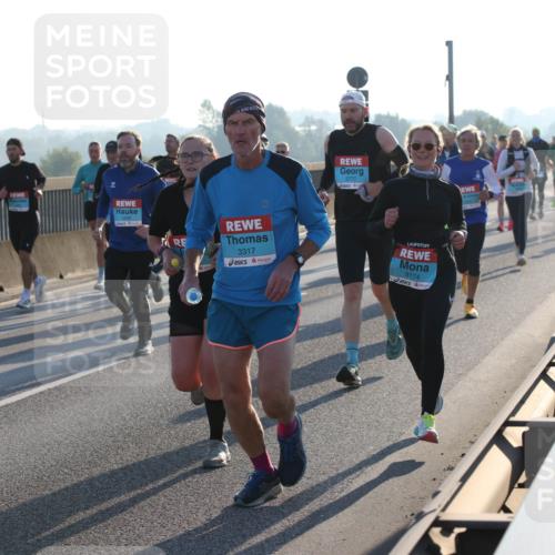 03.10.2025 - Köhlbrandbrückenlauf Lena Gebhardt http://msf.ph/oto/9055175 03.10.2025 09:16:50 Position 1 1249, 2777, 3317, 3174 meine-sportfotos.de