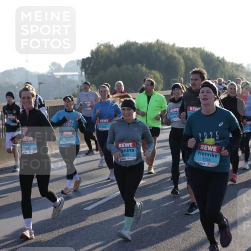 03.10.2025 - Köhlbrandbrückenlauf Jannik Wohlers http://msf.ph/oto/9055185 03.10.2025 09:20:30 Position 3 2024, 1903, 2051, 1479, 2025, 1735, 2471 meine-sportfotos.de