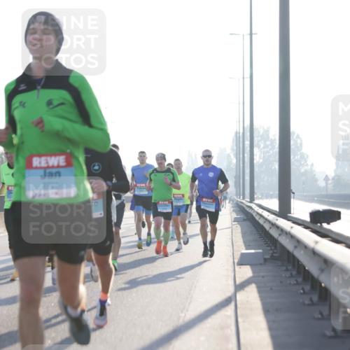 03.10.2025 - Köhlbrandbrückenlauf Jannik Wohlers http://msf.ph/oto/9055188 03.10.2025 09:12:46 Position 3 3610, 2795 meine-sportfotos.de