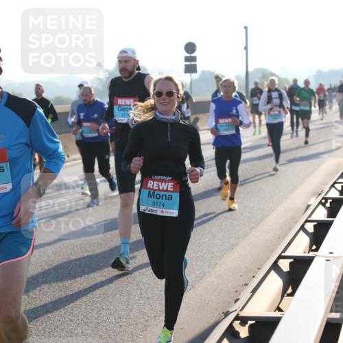 03.10.2025 - Köhlbrandbrückenlauf Lena Gebhardt http://msf.ph/oto/9055201 03.10.2025 09:16:51 Position 1 2777, 33, 3317, 3174 meine-sportfotos.de