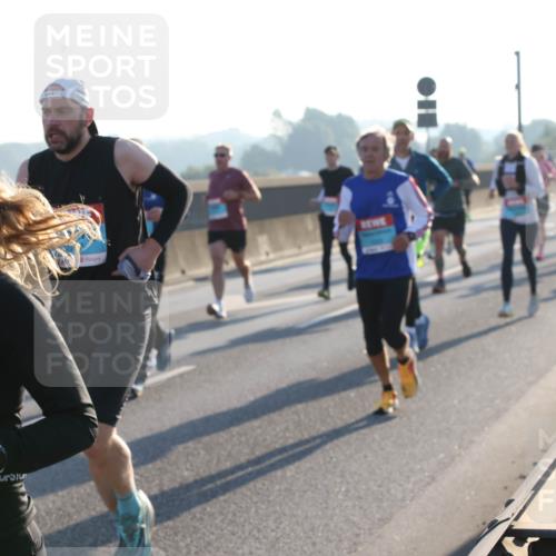 03.10.2025 - Köhlbrandbrückenlauf Lena Gebhardt http://msf.ph/oto/9055251 03.10.2025 09:16:52 Position 1 211, 4 meine-sportfotos.de