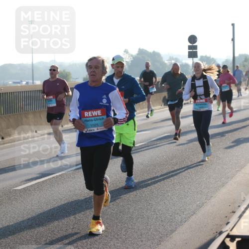 03.10.2025 - Köhlbrandbrückenlauf Lena Gebhardt http://msf.ph/oto/9055271 03.10.2025 09:16:53 Position 1 18, 3764, 1071, 1025 meine-sportfotos.de