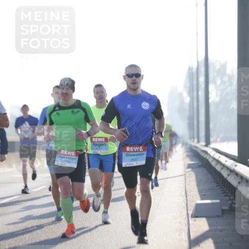 03.10.2025 - Köhlbrandbrückenlauf Jannik Wohlers http://msf.ph/oto/9055281 03.10.2025 09:12:48 Position 3 2833, 2703, 3712, 2937 meine-sportfotos.de