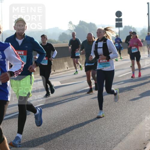 03.10.2025 - Köhlbrandbrückenlauf Lena Gebhardt http://msf.ph/oto/9055283 03.10.2025 09:16:53 Position 1 1025, 1043, 1553 meine-sportfotos.de