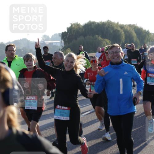 03.10.2025 - Köhlbrandbrückenlauf Jannik Wohlers http://msf.ph/oto/9055298 03.10.2025 09:20:33 Position 3 3635, 3783, 2970 meine-sportfotos.de