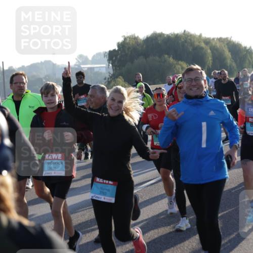 03.10.2025 - Köhlbrandbrückenlauf Jannik Wohlers http://msf.ph/oto/9055303 03.10.2025 09:20:33 Position 3 3635, 3783, 2970 meine-sportfotos.de