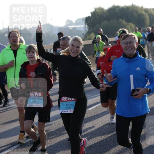 03.10.2025 - Köhlbrandbrückenlauf Jannik Wohlers http://msf.ph/oto/9055322 03.10.2025 09:20:33 Position 3 3635, 3783, 2970 meine-sportfotos.de