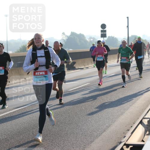 03.10.2025 - Köhlbrandbrückenlauf Lena Gebhardt http://msf.ph/oto/9055334 03.10.2025 09:16:54 Position 1 1043, 1553 meine-sportfotos.de