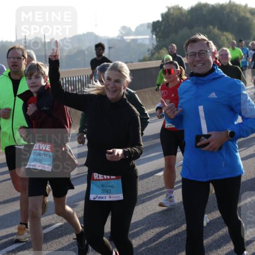 03.10.2025 - Köhlbrandbrückenlauf Jannik Wohlers http://msf.ph/oto/9055335 03.10.2025 09:20:33 Position 3 3635, 3783, 2970 meine-sportfotos.de