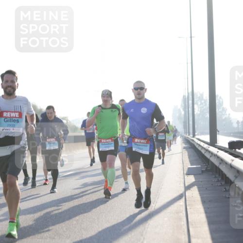 03.10.2025 - Köhlbrandbrückenlauf Jannik Wohlers http://msf.ph/oto/9055336 03.10.2025 09:12:49 Position 3 2933, 2703, 2937 meine-sportfotos.de