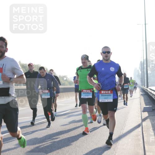 03.10.2025 - Köhlbrandbrückenlauf Jannik Wohlers http://msf.ph/oto/9055350 03.10.2025 09:12:49 Position 3 2933, 2703, 2937 meine-sportfotos.de