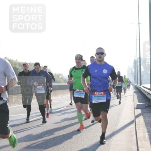 03.10.2025 - Köhlbrandbrückenlauf Jannik Wohlers http://msf.ph/oto/9055357 03.10.2025 09:12:49 Position 3 2933, 2703, 2937 meine-sportfotos.de