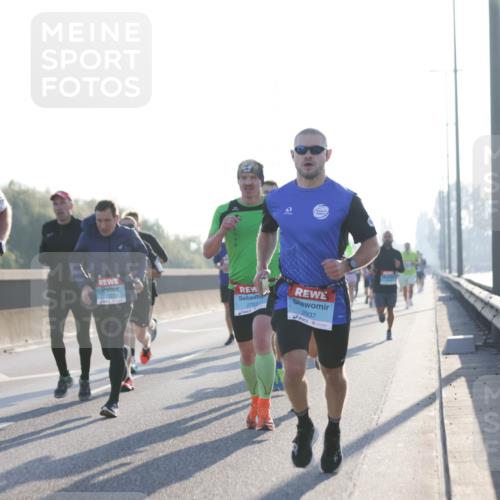 03.10.2025 - Köhlbrandbrückenlauf Jannik Wohlers http://msf.ph/oto/9055373 03.10.2025 09:12:49 Position 3 2933, 2703, 2937 meine-sportfotos.de