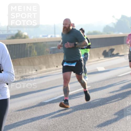 03.10.2025 - Köhlbrandbrückenlauf Lena Gebhardt http://msf.ph/oto/9055375 03.10.2025 09:16:55 Position 1 1553 meine-sportfotos.de