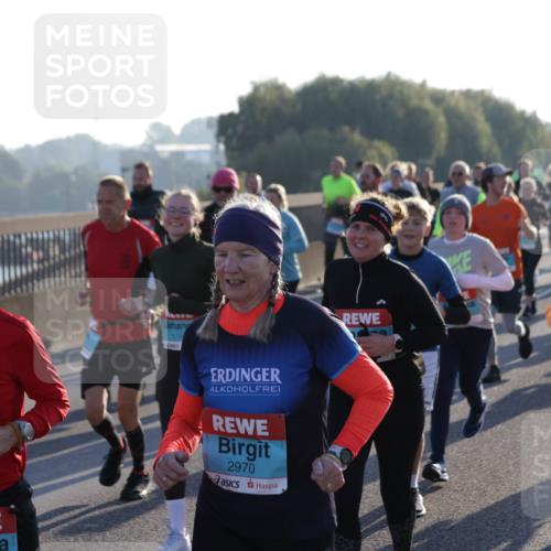 03.10.2025 - Köhlbrandbrückenlauf Jannik Wohlers http://msf.ph/oto/9055381 03.10.2025 09:20:34 Position 3 3310, 2970, 1994 meine-sportfotos.de