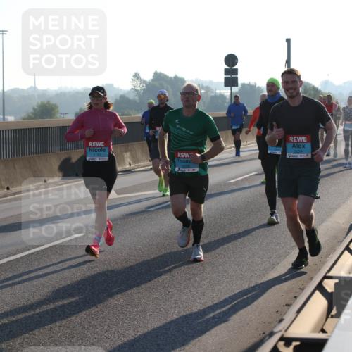 03.10.2025 - Köhlbrandbrückenlauf Lena Gebhardt http://msf.ph/oto/9055423 03.10.2025 09:16:56 Position 1 1123, 3658, 3659 meine-sportfotos.de