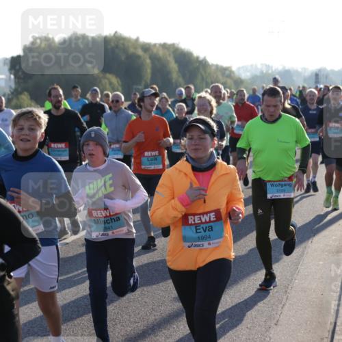 03.10.2025 - Köhlbrandbrückenlauf Jannik Wohlers http://msf.ph/oto/9055437 03.10.2025 09:20:35 Position 3 2841, 1994, 3109 meine-sportfotos.de