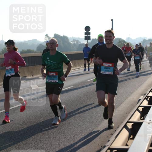 03.10.2025 - Köhlbrandbrückenlauf Lena Gebhardt http://msf.ph/oto/9055438 03.10.2025 09:16:57 Position 1 1123, 3658, 3659 meine-sportfotos.de