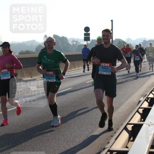 03.10.2025 - Köhlbrandbrückenlauf Lena Gebhardt http://msf.ph/oto/9055442 03.10.2025 09:16:57 Position 1 1123, 3658, 3659 meine-sportfotos.de