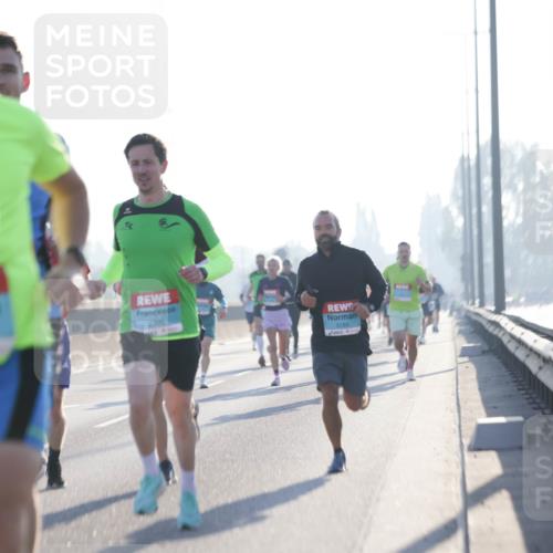 03.10.2025 - Köhlbrandbrückenlauf Jannik Wohlers http://msf.ph/oto/9055461 03.10.2025 09:12:51 Position 3 2705, 3193, 673 meine-sportfotos.de