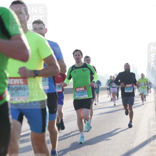 03.10.2025 - Köhlbrandbrückenlauf Jannik Wohlers http://msf.ph/oto/9055466 03.10.2025 09:12:51 Position 3 2712, 91, 2705 meine-sportfotos.de