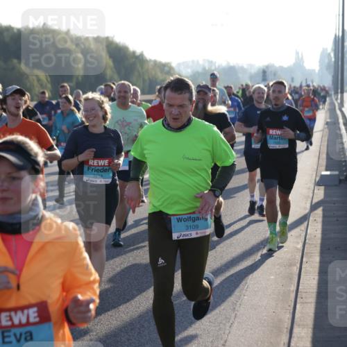 03.10.2025 - Köhlbrandbrückenlauf Jannik Wohlers http://msf.ph/oto/9055468 03.10.2025 09:20:36 Position 3 41, 3213, 6, 3109, 1525 meine-sportfotos.de