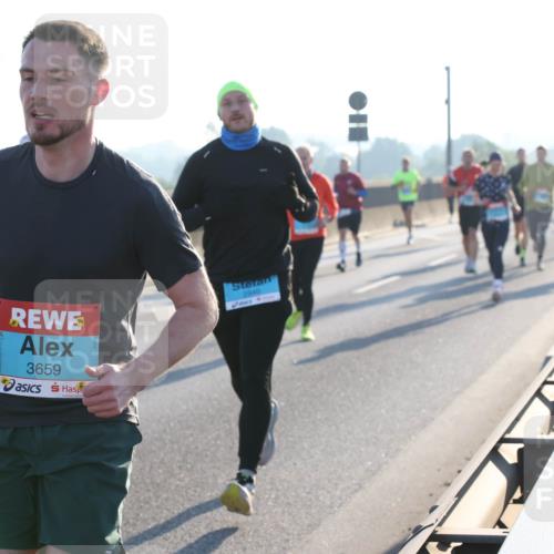 03.10.2025 - Köhlbrandbrückenlauf Lena Gebhardt http://msf.ph/oto/9055486 03.10.2025 09:16:58 Position 1 3659, 2940 meine-sportfotos.de