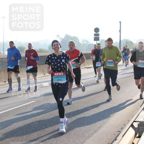 03.10.2025 - Köhlbrandbrückenlauf Lena Gebhardt http://msf.ph/oto/9055499 03.10.2025 09:17:02 Position 1 2979, 1504 meine-sportfotos.de