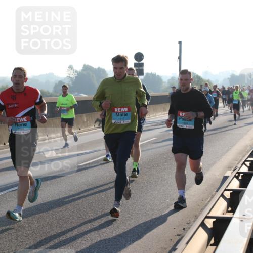 03.10.2025 - Köhlbrandbrückenlauf Lena Gebhardt http://msf.ph/oto/9055542 03.10.2025 09:17:03 Position 1 1297, 1517, 1504 meine-sportfotos.de