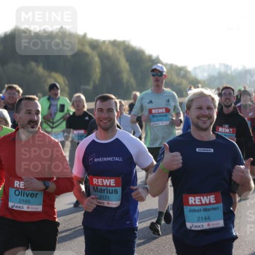 03.10.2025 - Köhlbrandbrückenlauf Jannik Wohlers http://msf.ph/oto/9055601 03.10.2025 09:20:39 Position 3 2165, 2449, 2171, 2144 meine-sportfotos.de
