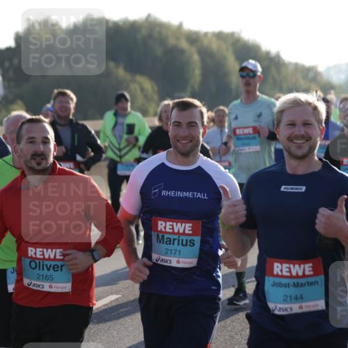 03.10.2025 - Köhlbrandbrückenlauf Jannik Wohlers http://msf.ph/oto/9055615 03.10.2025 09:20:39 Position 3 191, 2165, 2171, 2144 meine-sportfotos.de