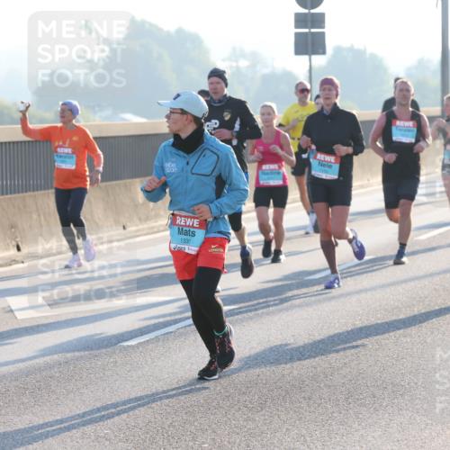 03.10.2025 - Köhlbrandbrückenlauf Lena Gebhardt http://msf.ph/oto/9055669 03.10.2025 09:17:07 Position 1 1330, 3454 meine-sportfotos.de