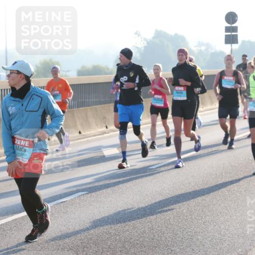 03.10.2025 - Köhlbrandbrückenlauf Lena Gebhardt http://msf.ph/oto/9055705 03.10.2025 09:17:08 Position 1 1330, 3454 meine-sportfotos.de