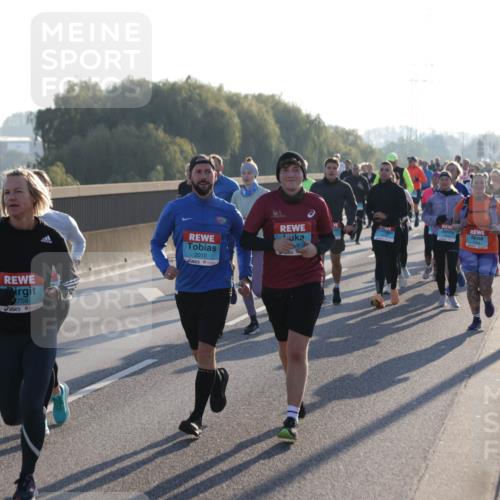 03.10.2025 - Köhlbrandbrückenlauf Jannik Wohlers http://msf.ph/oto/9055734 03.10.2025 09:20:42 Position 3 3252, 2758, 2010 meine-sportfotos.de