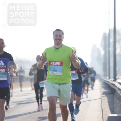 03.10.2025 - Köhlbrandbrückenlauf Jannik Wohlers http://msf.ph/oto/9055735 03.10.2025 09:12:57 Position 3 1028, 3841, 1050 meine-sportfotos.de